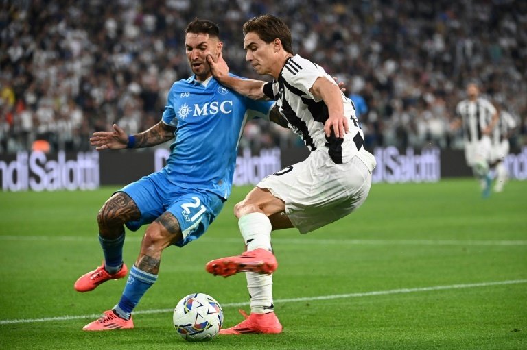 Juventus and Napoli played out a goalless draw on Saturday as two teams tipped to challenge for the Serie A title cancelled each other out on Antonio Conte's return to his old stomping ground.