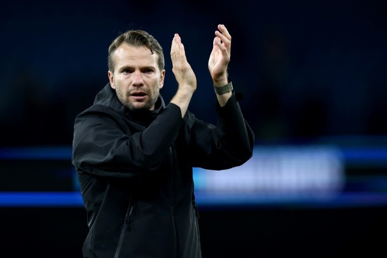 Championship side Watford sack manager Cleverley