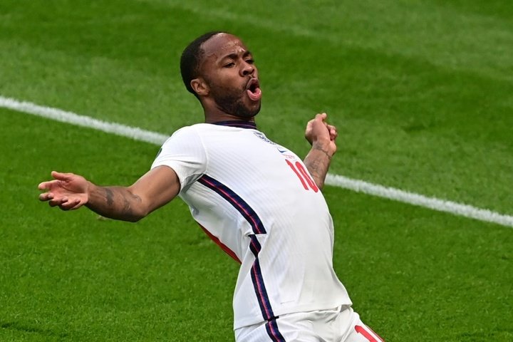 Sterling strikes as England defeat Czechs to top group