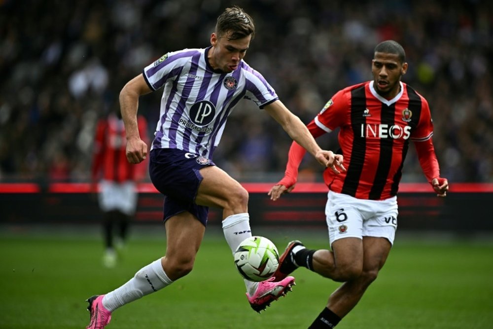 Dallinga (L) has scored nine goals in Ligue 1 this season with four in the last five matches. AFP