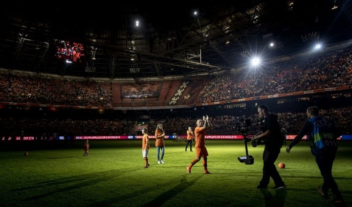 Dutch hero Sneijder announces retirement from football