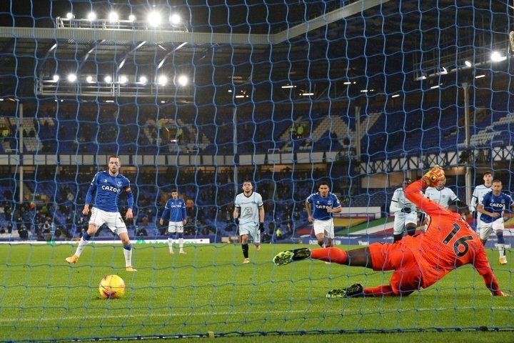 Everton end Chelsea's long unbeaten run