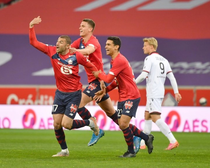 Lille stay top in France after victory over 10 man Nice