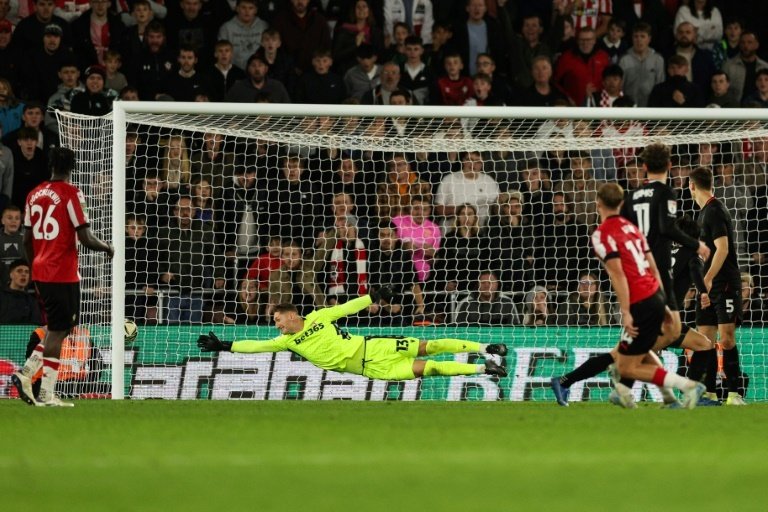 Premier League strugglers Southampton squeezed into the English League Cup quarter-finals when James Bree struck a late winner to down Championship side Stoke 3-2 on Tuesday.