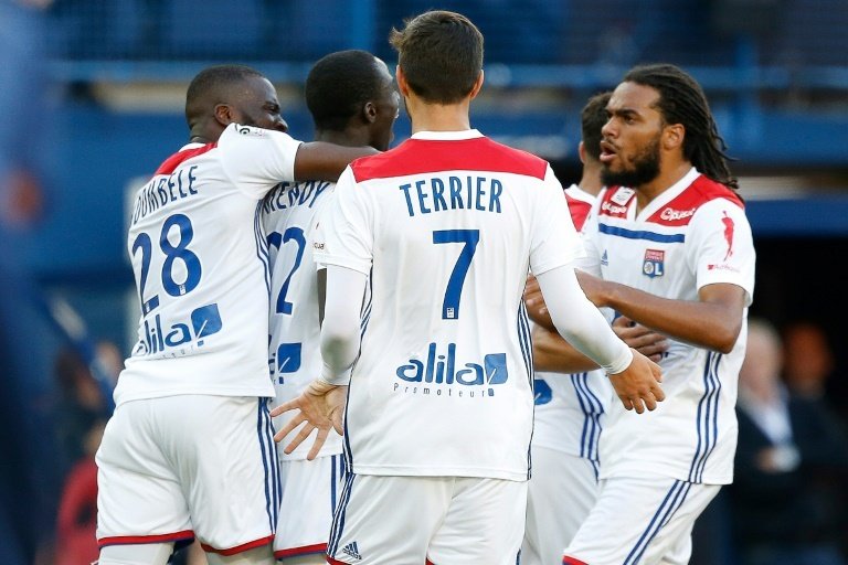 Lyon scrape draw against nine-man Caen