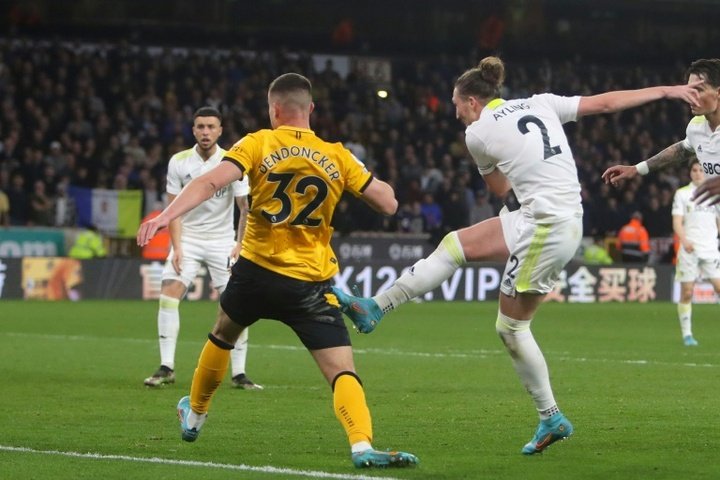 Ayling caps Leeds' dramatic win at Wolves