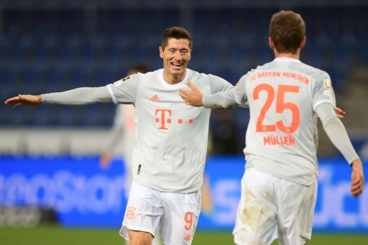 Lewandowski brace sends Bayern second