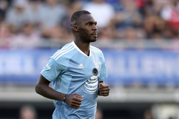 Benteke double gives Rooney's D.C. United playoff boost