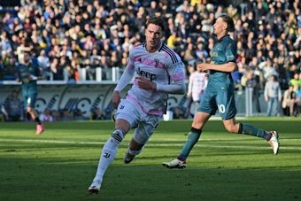 Dusan Vlahovic shot Juventus to within one point of Serie A leaders Inter Milan with the decisive strike in Saturday's 2-1 win at Frosinone.
