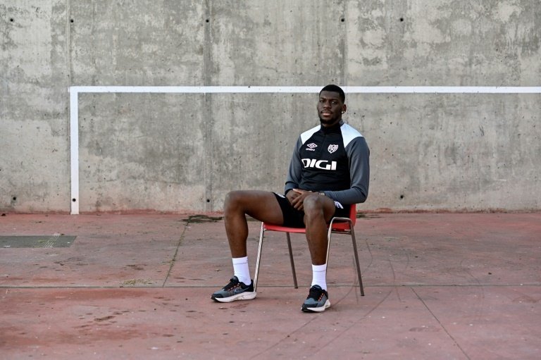 Nteka: 'It still sounds strange when I say it - I'm a professional footballer'