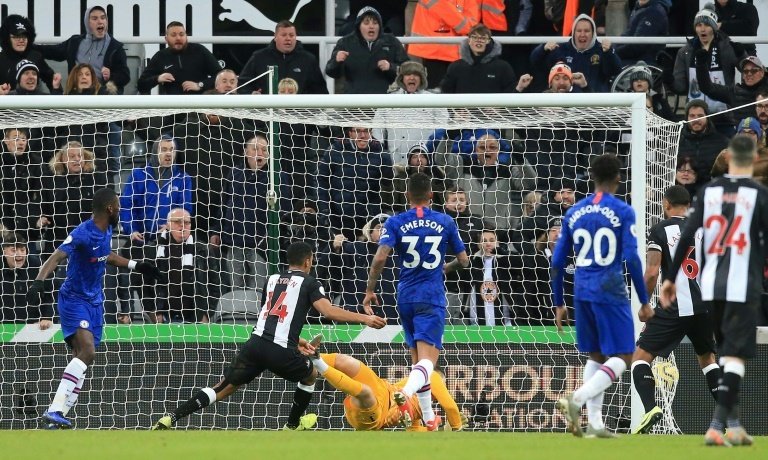 Late Hayden strike sees Newcastle beat Chelsea