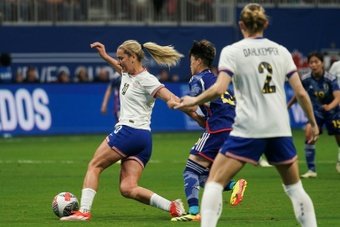 Lindsey Horan converted a second-half penalty to give the United States a 2-1 win over Japan on Saturday in the SheBelieves Cup.