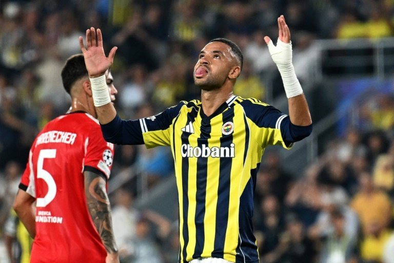 Celtic's Champions League hopes are firmly in the balance after they were held to a goalless draw by Kairat Almaty of Kazakhstan in Glasgow in the first leg of their play-off tie on Wednesday, while Jose Mourinho's Fenerbahce played out a goalless draw with Benfica.