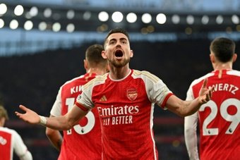 Arsenal midfielder Jorginho has signed a contract extension, reportedly for one year, setting his sights on winning silverware with the Gunners.