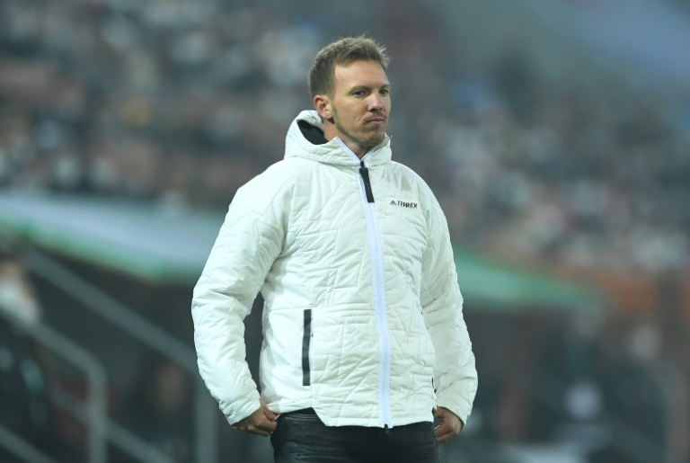ï»¿Bundesliga leaders Bayern Munich suffer shock defeat at Augsburg