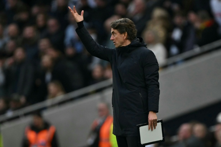Frank says struggling Spurs are 'hurting'