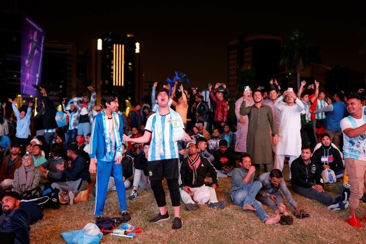 Messi mania for ticketless supporters outside World Cup stadium