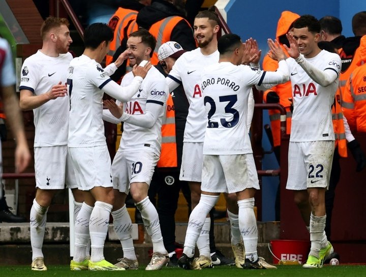 Tottenham crush 10-man Villa to boost top four bid