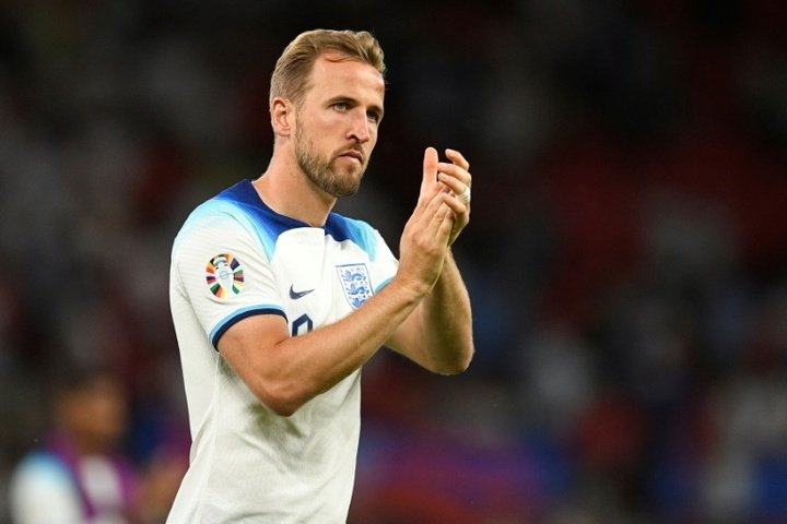 Kane included in Spurs' pre-season squad, Lloris left out