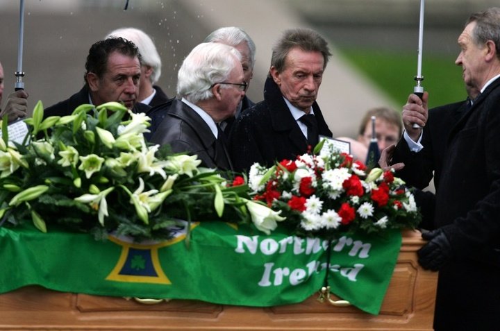 Former Northern Ireland and Everton boss Bingham dies aged 90