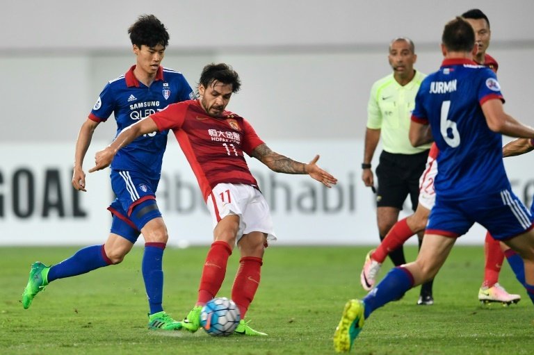 Goulart double puts Evergrande into knock-outs