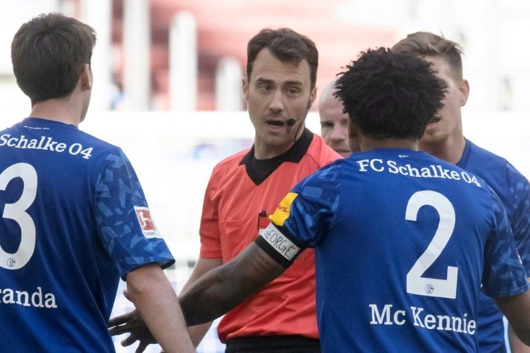 'Justice for George': Schalke's US footballer in armband protest. AFP