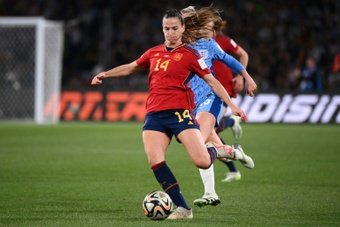 Arsenal signed Spain's World Cup-winning defender Laia Codina from Barcelona on Tuesday.