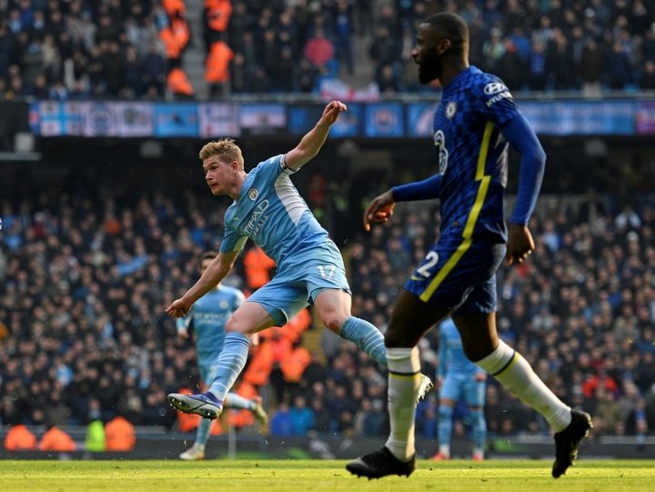 De Bruyne goal stretches Man City's Premier League lead
