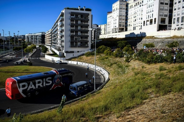 High-flying PSG make green gesture and take bus to Reims