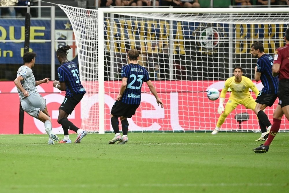 Inter trail by three points the champions, Juve, Roma and promoted Cremonese. AFP