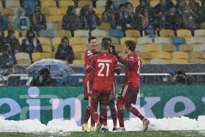Lewandowski stunner gives quarantine-hit Bayern win in wintry Kiev