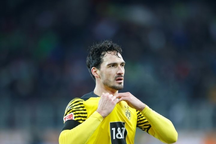 Hummels returns as Dortmund look to reduce Bayern's lead