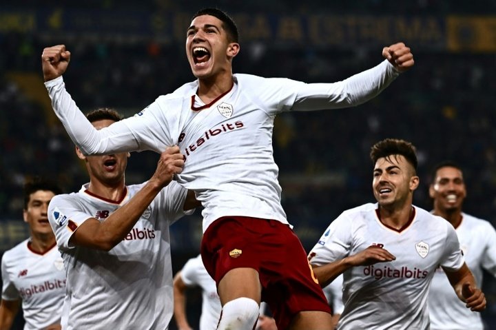 Volpato fires Roma past 10-man Verona and into top four