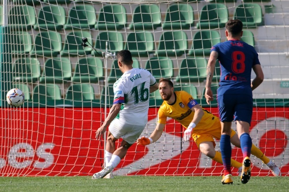 Fidel Chaves of Elche hit the post with his late penalty. AFP