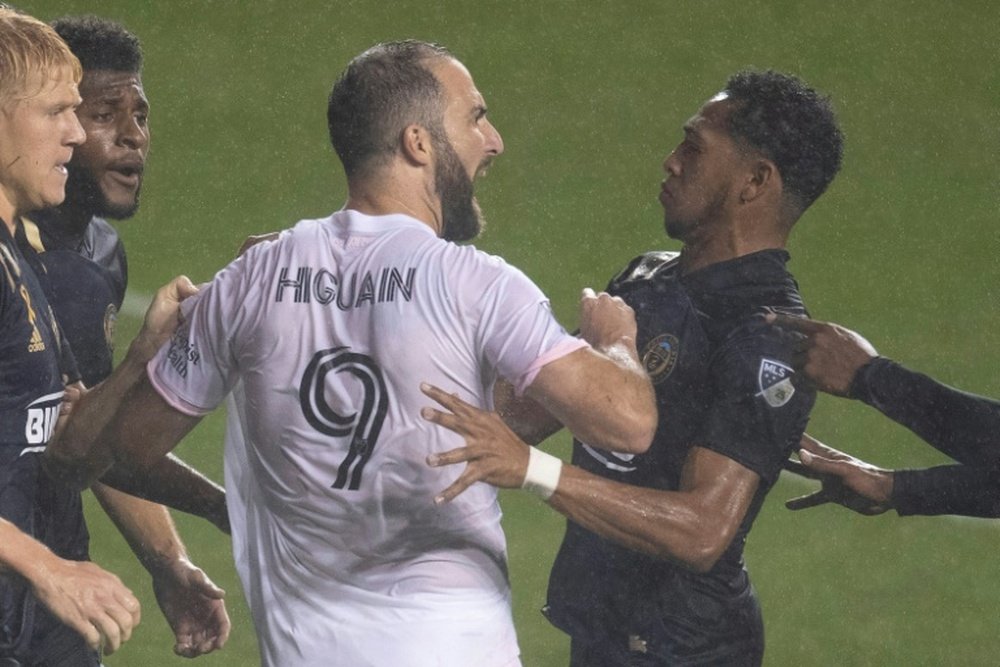 Higuain was poor on debut. AFP
