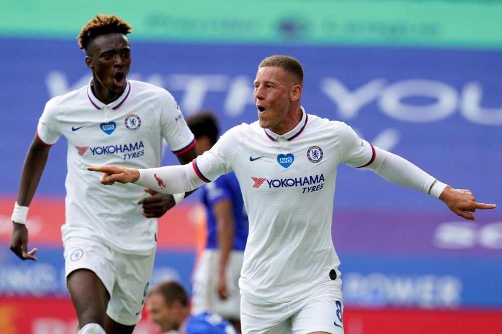 Ross Barkley gave Chelsea a 0-1 win at Leicester in the FA Cup.