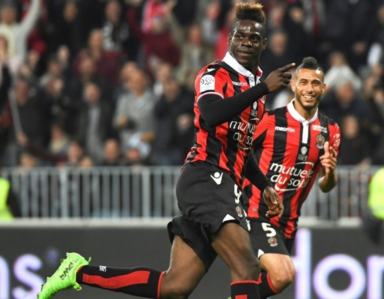 Balotelli strikes to give Monaco big helping hand