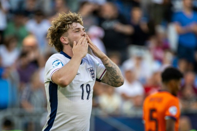 Elliott double fires England into Under-21 Euros final