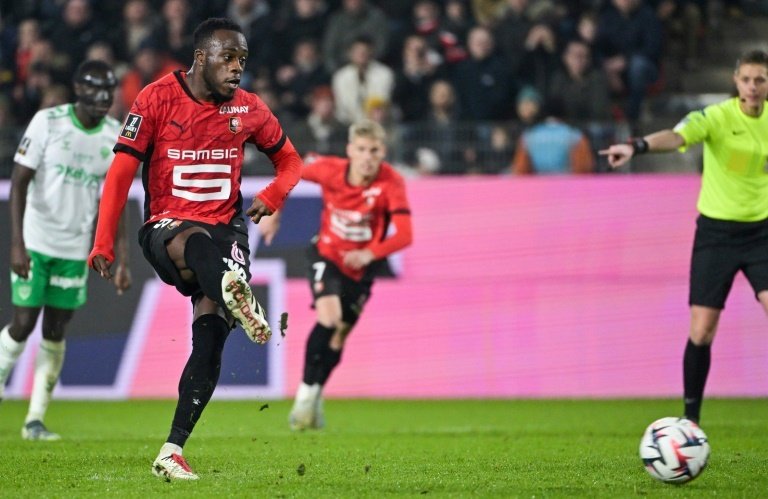 OFFICIAL: Forest sign French forward Kalimuendo