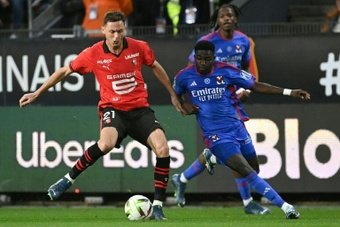 Struggling Lyon announced on Saturday they had signed former Chelsea and Manchester United midfielder Nemanja Matic from Ligue 1 rivals Rennes for a fee of 2.6 million euros (2.8 million dollars).