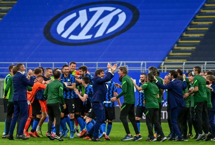 Inter celebrate Serie A title with record 14th home win