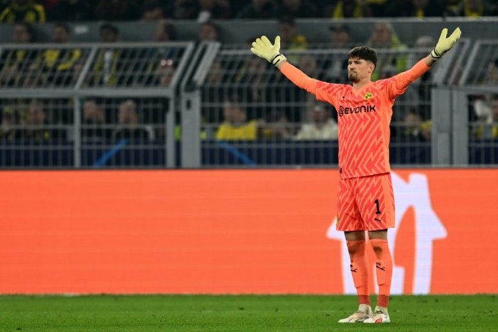 Dortmund's 'world-class' goalkeeper Kobel extends contract till 2028