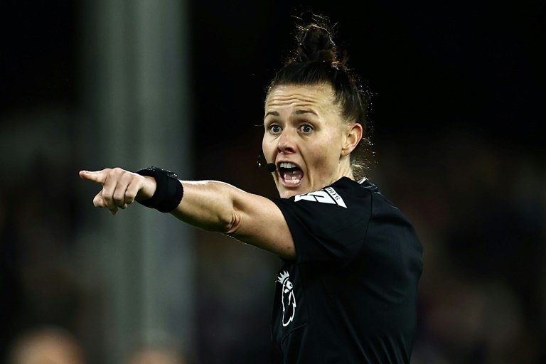 Kompany hails 'milestone' for Premier League's first female referee