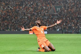 A back-heel goal by Oumar Diakite in added time at the end of extra time gave hosts Ivory Coast a 2-1 win over Mali in Bouake on Saturday after a dramatic Africa Cup of Nations quarter-final.