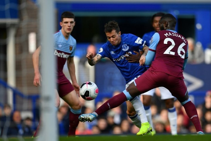 Everton beat West Ham to ease pressure on Marco Silva