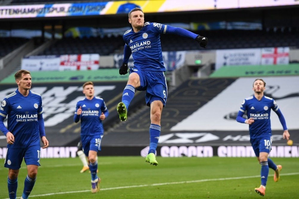 Jamie Vardy (C) was the star of the show as Leicester beat Tottenham 0-2. AFP