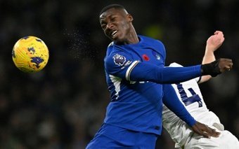 Mauricio Pochettino has told Chelsea's Moises Caicedo to free his mind as the Blues boss tries to get the 