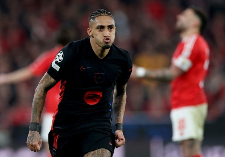 Raphinha earns 10-man Barca tight first leg win at Benfica