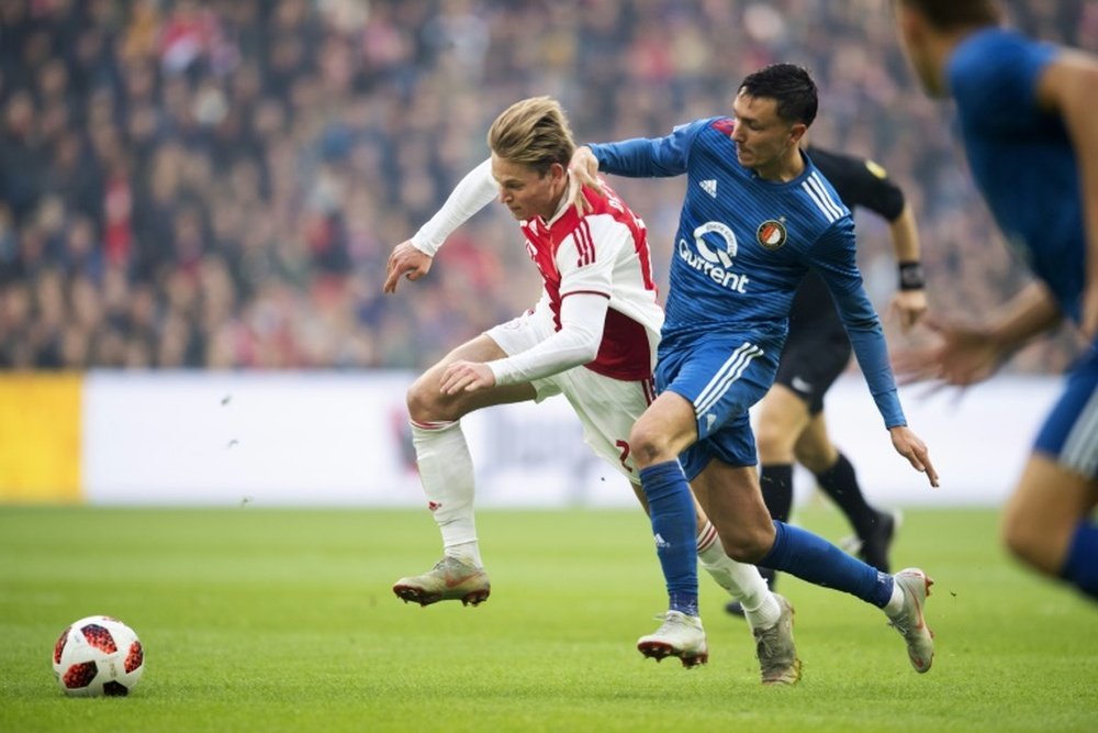 Ajax and Netherlands star Frenkie de Jong (L) in action against Feyenoords Steven Berghuis (R). AFP