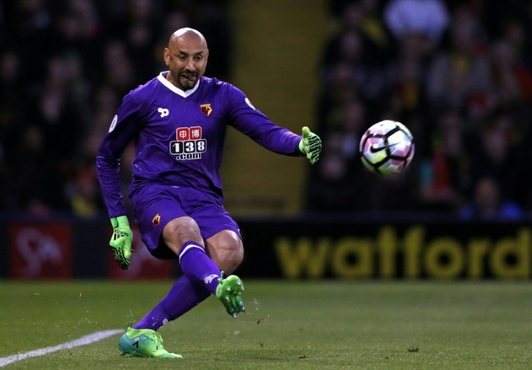 Gomes signs new Watford deal